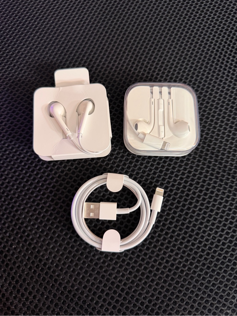 Apple White  Earbuds and Lightning Charging Cable Set